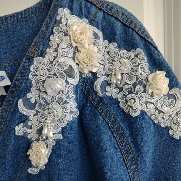 Blue Denim Jean Jacket with ImitaionPearl Buttons And Lace Accents. 3x - Picture 6 of 7
